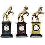 9143/0028759/5025 Нат.камень  Часы "Конь с попоной" змеевик