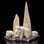 Скульптура из кости "Семья мамонтов"