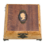 0061589 Нат. дерево Шкатулка "Камея", карел береза, красное дерево