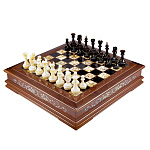 0059023-НП/КРАСНОЕ ДЕРЕВО  Супер-цена! Изделия из янтаря ШАХМАТНЫЙ ЛАРЕЦ с фигурами 46*46см