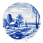 Тарелка декоративная с росписью "Зима в деревне". Гжель, фотография 1. Интернет-магазин ЛАВКА ПОДАРКОВ