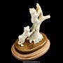 Скульптура "Медвежонок с собакой" (рог лося), фотография 2. Интернет-магазин ЛАВКА ПОДАРКОВ