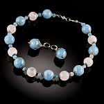  КОЛЬЕ+СЕРЬГИ ГОЛУБОЙ И РОЗОВЫЙ КВАРЦИТ (МЕШОЧЕК НЕЙЛОНОВЫЙ)