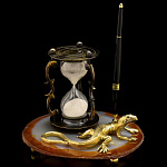 0026980/ФР Златоуст НАБОР  НАСТОЛЬНЫЙ "Ящерица" Агат (ручка + песочные часы)