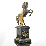 0015900 Бронза Статуэтка "Конь"(пьедестал) Змеевик 4.02