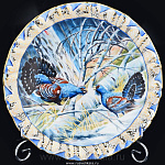 0022180/26см Гжель Тарелка "ГЛУХАРИ" в цвете и золоте 26см Авт. Алехин С.С. 