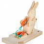 Богородская деревянная игрушка "Кролик с морковкой", фотография 2. Интернет-магазин ЛАВКА ПОДАРКОВ