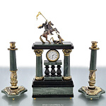 0026319-ЧАСЫ  Нат.камень Часы каминные "Георгий Победоносец" 5003)