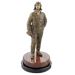 Статуэтка из бронзы и камня "Танкист"