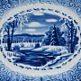 Тарелка сувенирная настенная "Зима в деревне". Гжель, фотография 2. Интернет-магазин ЛАВКА ПОДАРКОВ