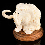 /и292 Изделия из кости Скульптура "МАМОНТ" Бивень мамонта 8,5*10*9см