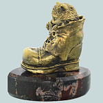 0027324  Бронзовая статуэтка "КОТ В БОТИНКЕ" (бронза,камень ЯШМА)