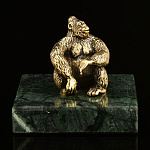 0019209-Н/К Бронза Статуэтка "ОБЕЗЬЯНА" на камне 4см (794)