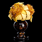 Янтарная икебана "Розы в вазе"