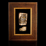 0064418/1 Бивень мамонта ПАННО в раме "Амурские тигры" 40*29/25*15см(черная коробка)