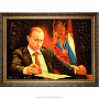 Картина янтарная "Портрет В.В. Путина в кабинете", фотография 1. Интернет-магазин ЛАВКА ПОДАРКОВ