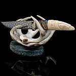 Нож сувенирный с рукоятью из кости "Кутх" на подставке