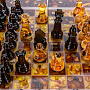 Шахматы с инкрустацией и фигурами из янтаря 32х32 см, фотография 5. Интернет-магазин ЛАВКА ПОДАРКОВ