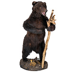 Чучело медведя с посохом