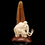 /А831 Скульптура "Мамонт у скалы" бивень мамонта 14*8,5*23см