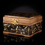 0066235 Янтарь Шкатулка малая квадратная"Далматинец" (янтарь, смола, дуб)  00-00000901