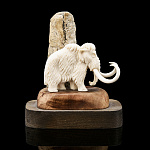 Скульптура из бивня мамонта "Мамонт у скалы"