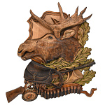 0068677 Панно   из нат. дерева "Лось с ружьем" 34*36см