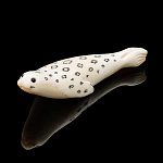   Изделия из кости Скульптура "НЕРПОЧКА" Зуб кашалота Л934