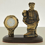 0139178/часы Бронза Скульптура "Охотник"малая подст. дерево