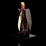 0059217-НП  Изделия из янтаря Композиция НОЖ "СОКОЛ" НА ПОДСТАВКЕ (30)