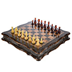 00699821 ШАХМАТНАЯ ДОСКА С ЯНТАРНЫМИ ФИГУРМИ тонированная карельская бер (молочные)