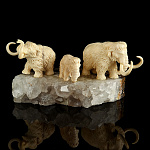 /В460 Изделия из кости Композиция "Три Мамонта" Кость Бивень мамонта, аметист В460