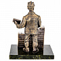 Бронзовая скульптура "Каменщик с кирпичной вкладкой", фотография 3. Интернет-магазин ЛАВКА ПОДАРКОВ