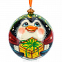 Новогодний елочный шар "Пингвин с коробкой", фотография 1. Интернет-магазин ЛАВКА ПОДАРКОВ