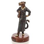 9772/РЛЗ Бронза скульптура "Светская львица" на подставке Мрамор Эмаль 19см 