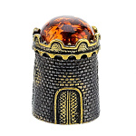 0047110/609 Сувенир Наперсток Крепость с кабошоном Сувенир (коньячный)