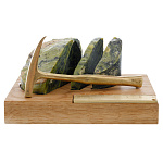 Статуэтка из бронзы и камня "Геолог"