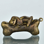 0030063 Бронза Брелок "Собака на косточке" 4*2см