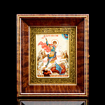 0059650 ИКОНА рукописная "Г.ПОБЕДОНОСЕЦ" 19*23,5см (рама сус. золото, подставка КИОТ) перламутр