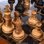 Деревянный шахматный стол 77х77 см, фотография 4. Интернет-магазин ЛАВКА ПОДАРКОВ