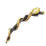 0045140/1971.4 Брошь Змейка на веточке (белый)